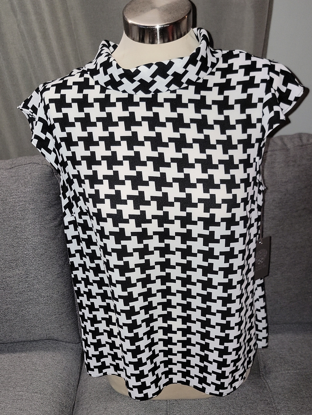 Vince Camuto Black and White Geometric Cap-Sleeve Blouse